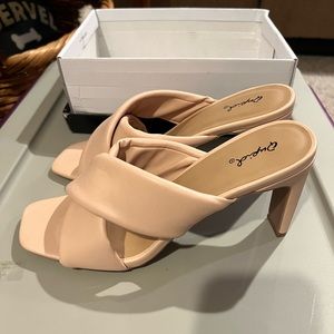 Qupid blush heels size 10 NWT